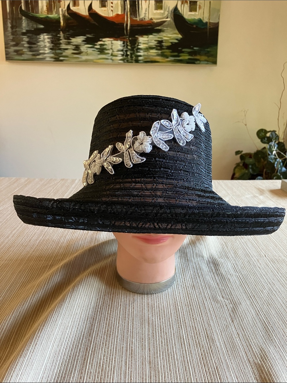 Black Wide-Brim Floral Applique Sun Hat